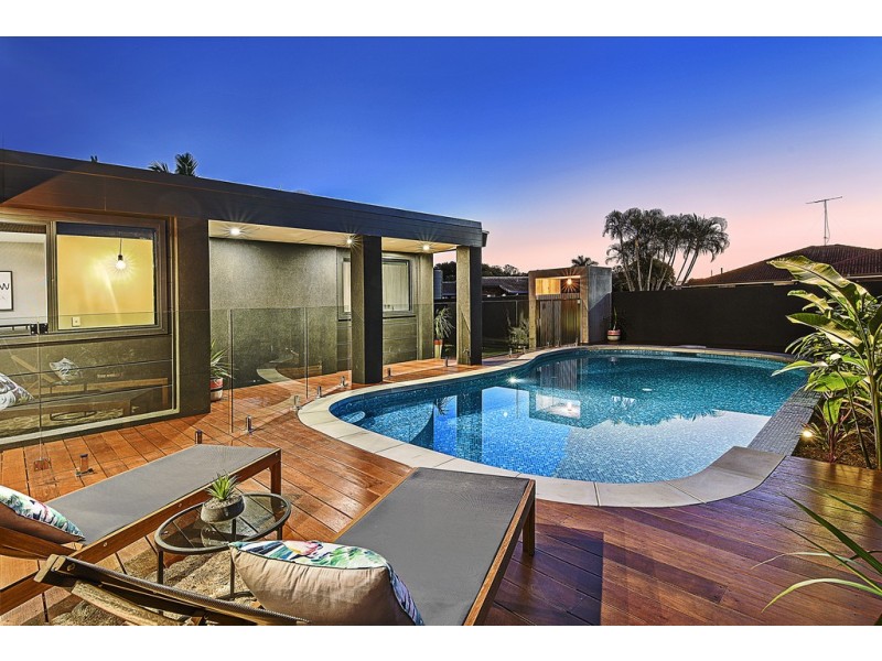 7 Cedar Place, Broadbeach Waters QLD 4218