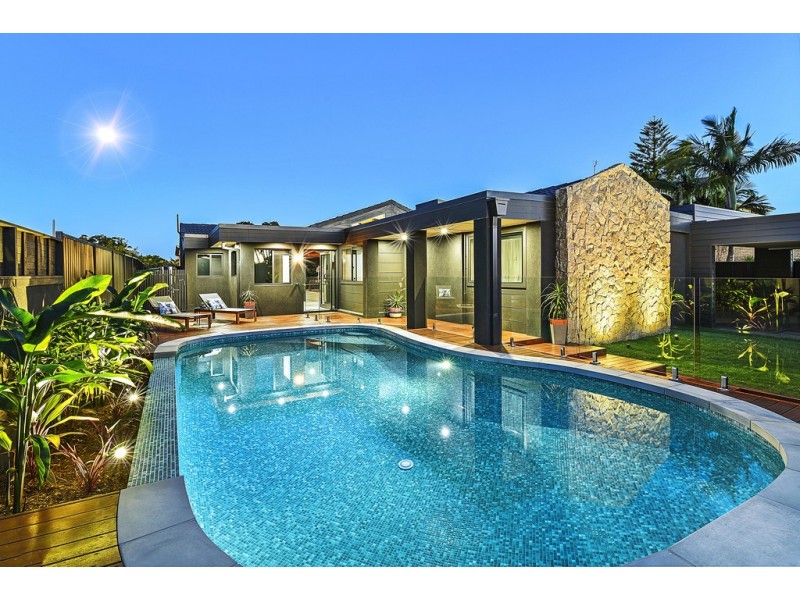 7 Cedar Place, Broadbeach Waters QLD 4218
