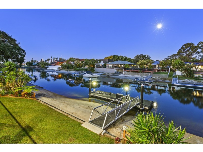 7 Cedar Place, Broadbeach Waters QLD 4218