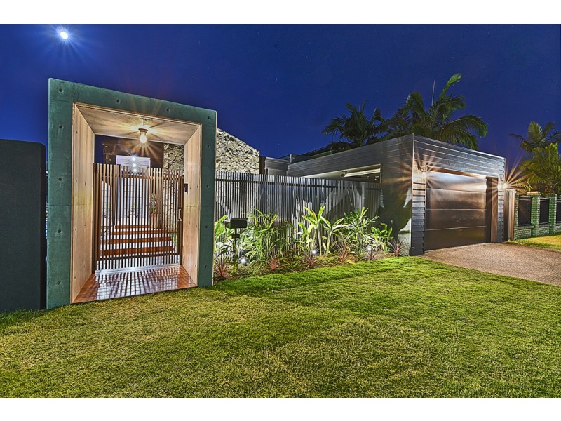 7 Cedar Place, Broadbeach Waters QLD 4218