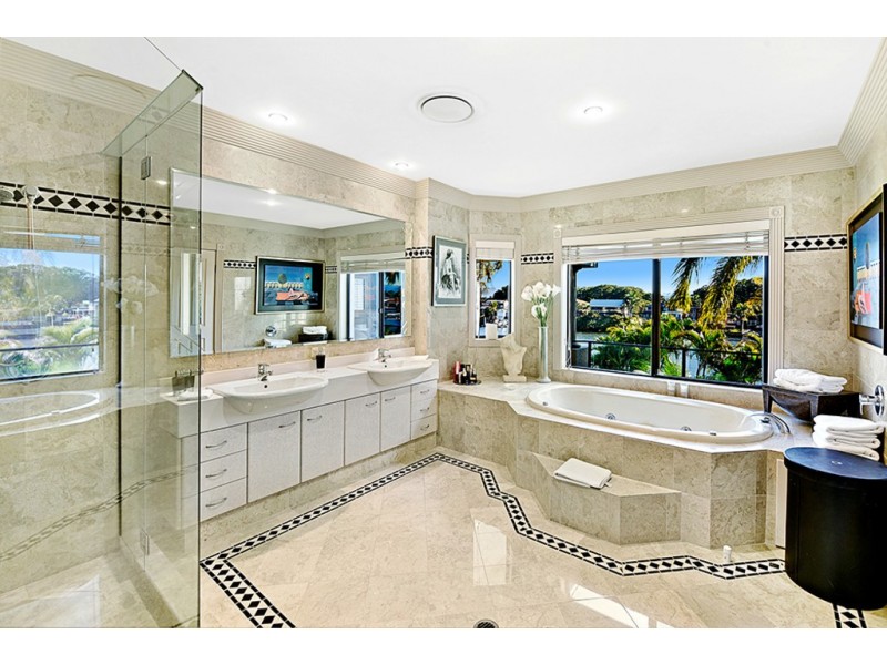 27 Sir Bruce Small Blvd, Benowa Waters QLD 4217