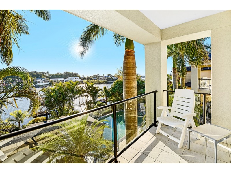 27 Sir Bruce Small Blvd, Benowa Waters QLD 4217