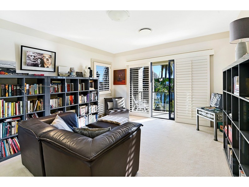 27 Sir Bruce Small Blvd, Benowa Waters QLD 4217