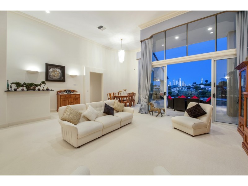 85/40 Cotlew Street East, Southport QLD 4215