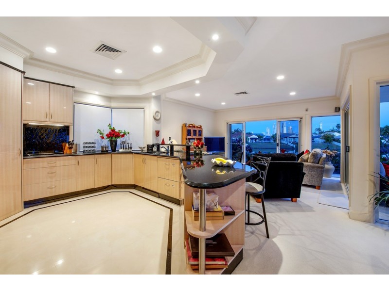 85/40 Cotlew Street East, Southport QLD 4215