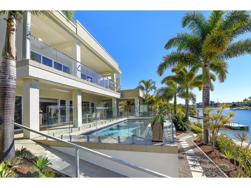 23 Saxonvale Terrace, Mermaid Waters QLD 4218