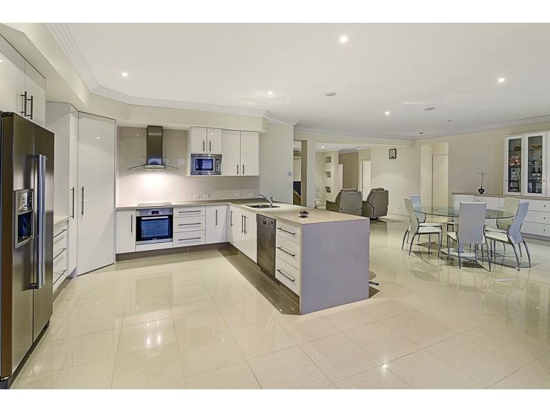 23 Saxonvale Terrace, Mermaid Waters QLD 4218