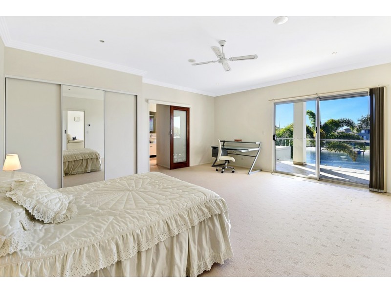 23 Saxonvale Terrace, Mermaid Waters QLD 4218