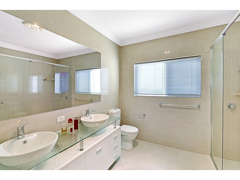 23 Saxonvale Terrace, Mermaid Waters QLD 4218