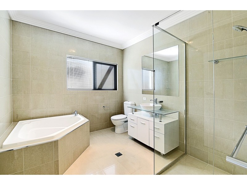 23 Saxonvale Terrace, Mermaid Waters QLD 4218