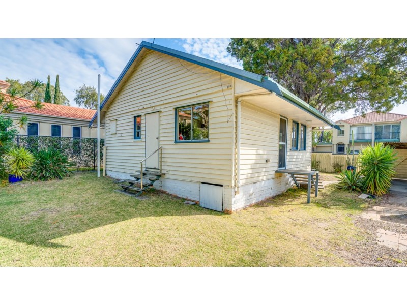 13 Greer Terrace, Southport QLD 4215