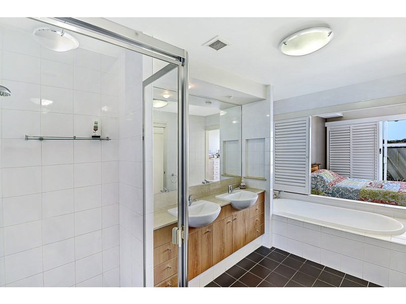 3/326 ‘Deepwater Point’ Marine Parade, Labrador QLD 4215