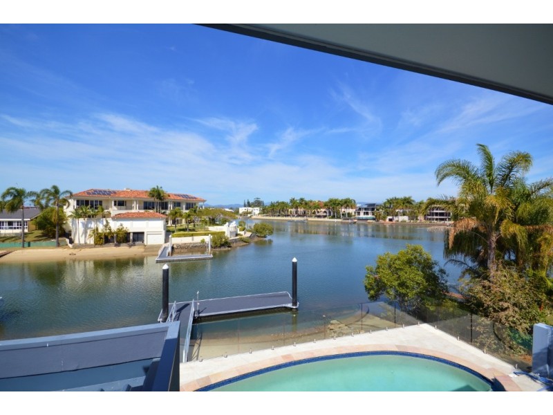 335 Monaco Street, Broadbeach Waters QLD 4218