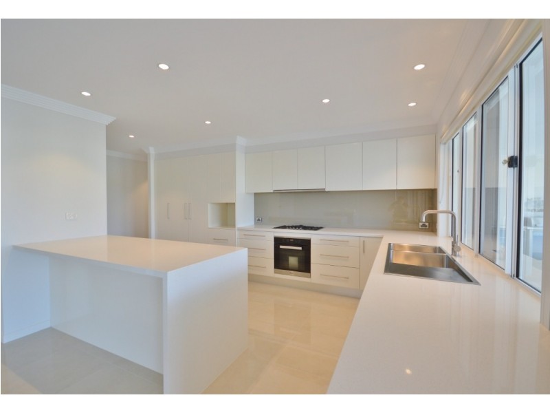 335 Monaco Street, Broadbeach Waters QLD 4218