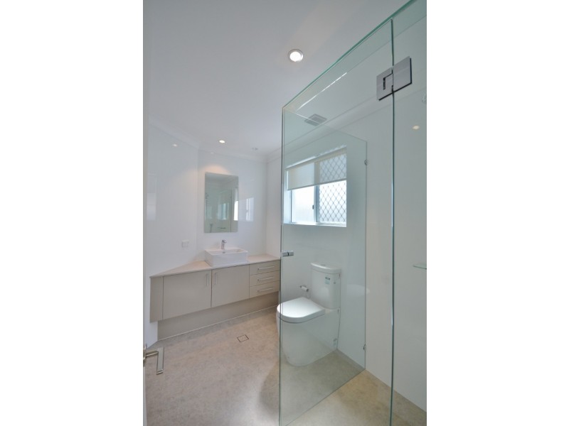 335 Monaco Street, Broadbeach Waters QLD 4218