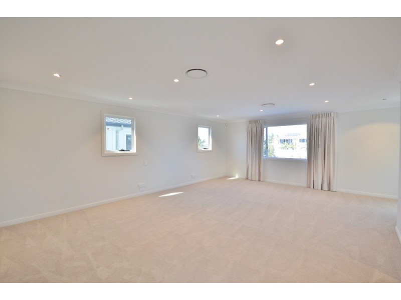 335 Monaco Street, Broadbeach Waters QLD 4218