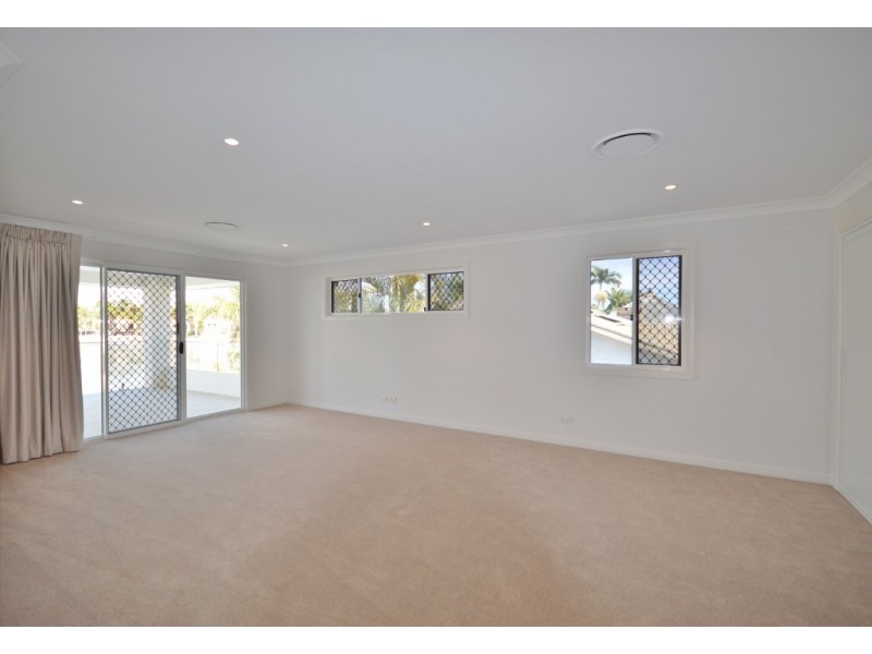 335 Monaco Street, Broadbeach Waters QLD 4218