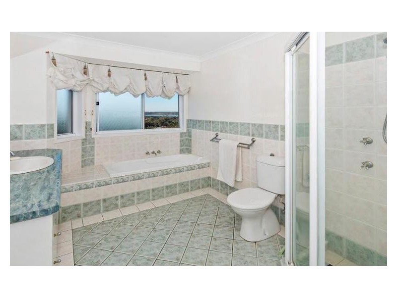 11 Highvale Drive, Helensvale QLD 4212