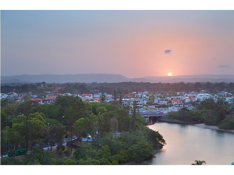 19/3510 ‘Silverpoint’ Main Beach Parade, Main Beach QLD 4217