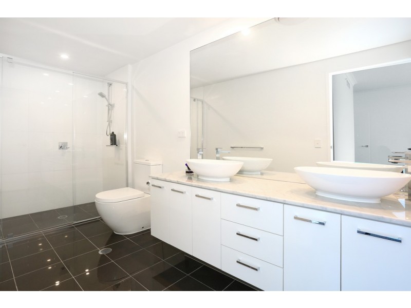 11109/5 ‘Waterpoint’ Harbourside Court, Biggera Waters QLD 4216
