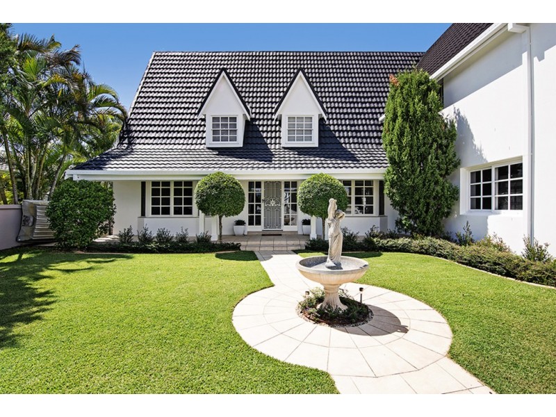15 Namatjira Court, Broadbeach Waters QLD 4218