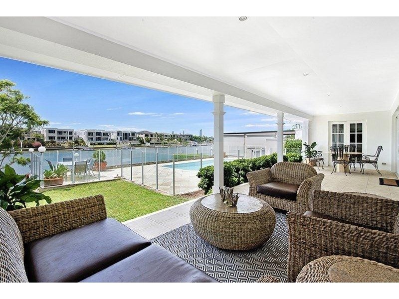 15 Namatjira Court, Broadbeach Waters QLD 4218