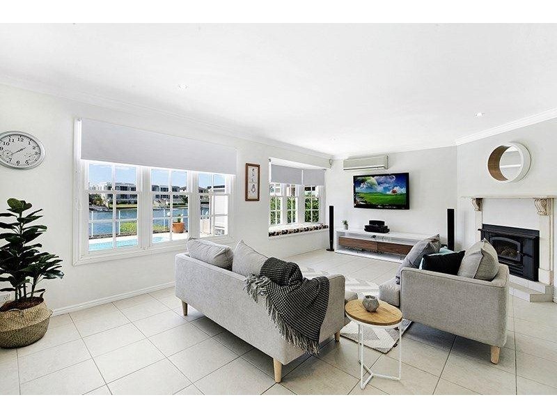 15 Namatjira Court, Broadbeach Waters QLD 4218