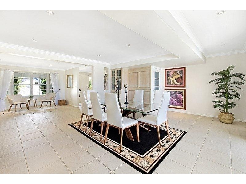 15 Namatjira Court, Broadbeach Waters QLD 4218