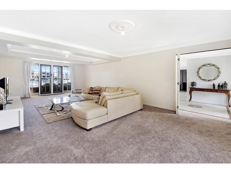 15 Namatjira Court, Broadbeach Waters QLD 4218