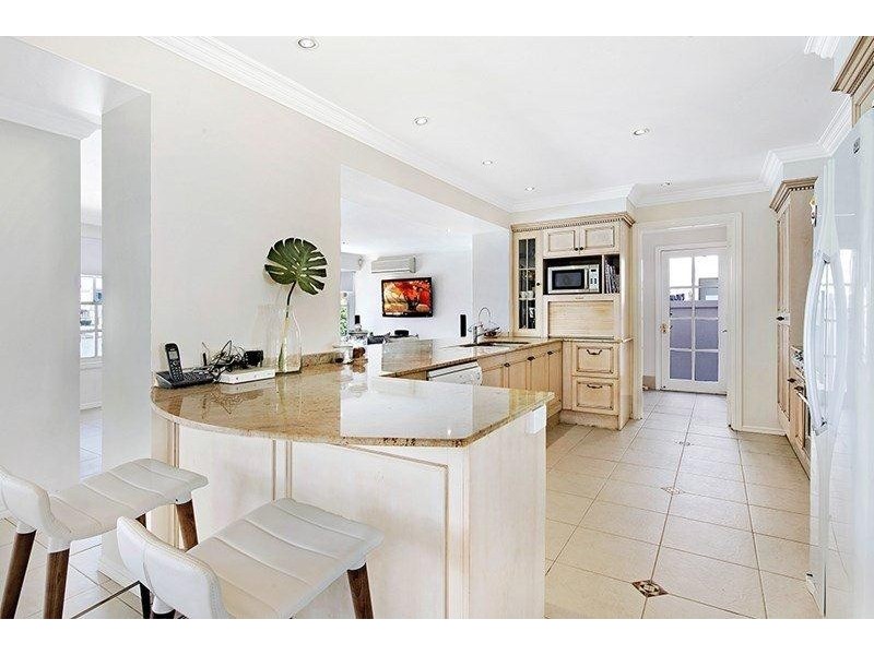 15 Namatjira Court, Broadbeach Waters QLD 4218