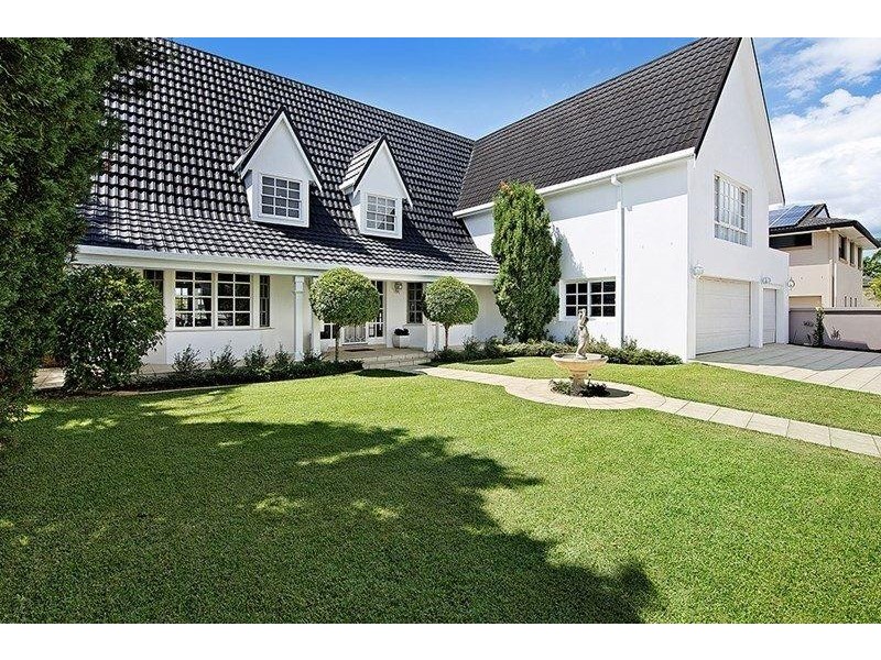 15 Namatjira Court, Broadbeach Waters QLD 4218