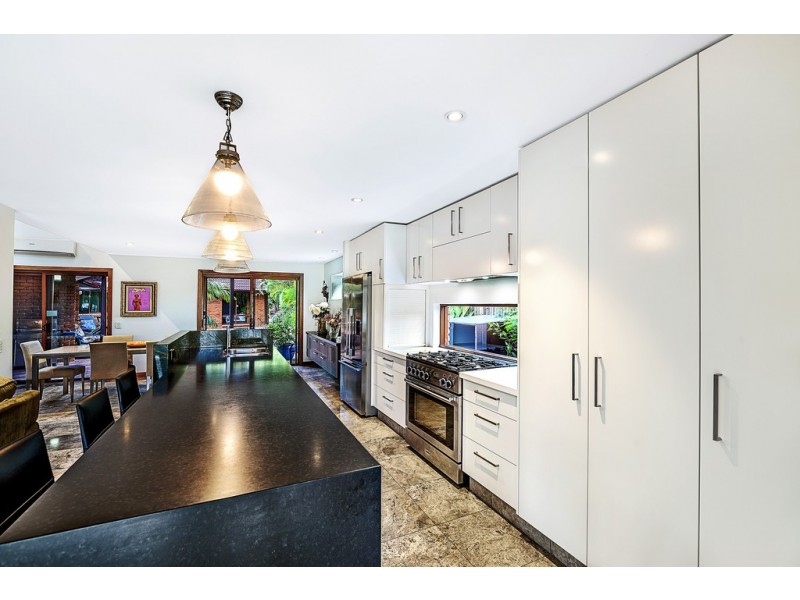 19 Brighton Parade, Southport QLD 4215