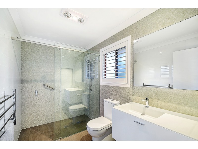 19 Brighton Parade, Southport QLD 4215