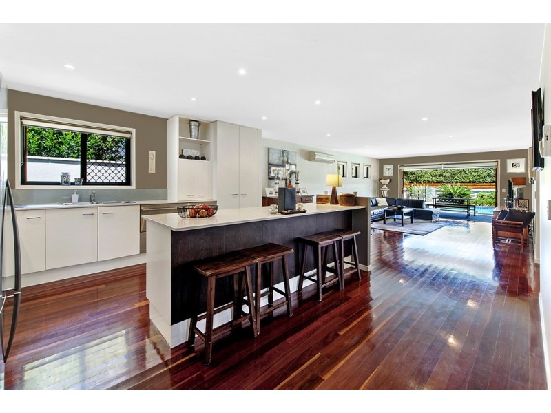 6 Brindisi Ave, Isle Of Capri QLD 4217