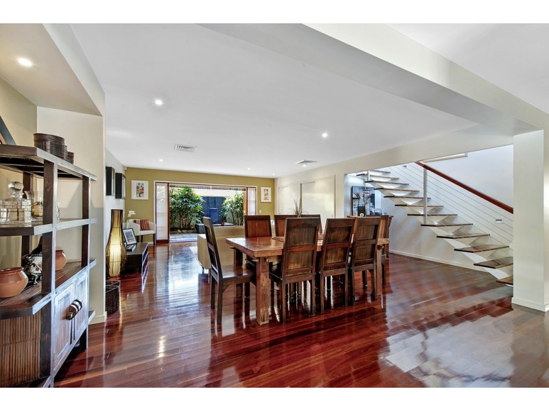 6 Brindisi Ave, Isle Of Capri QLD 4217