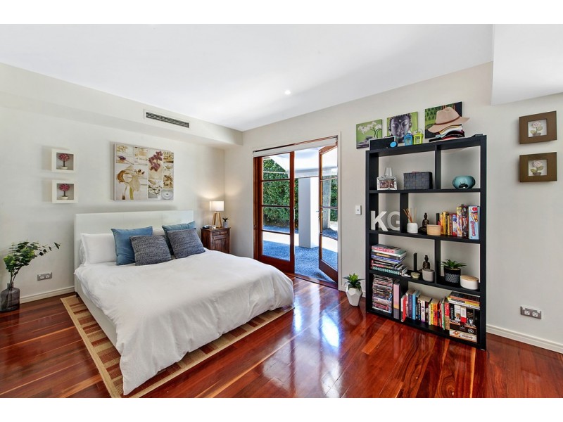 6 Brindisi Ave, Isle Of Capri QLD 4217