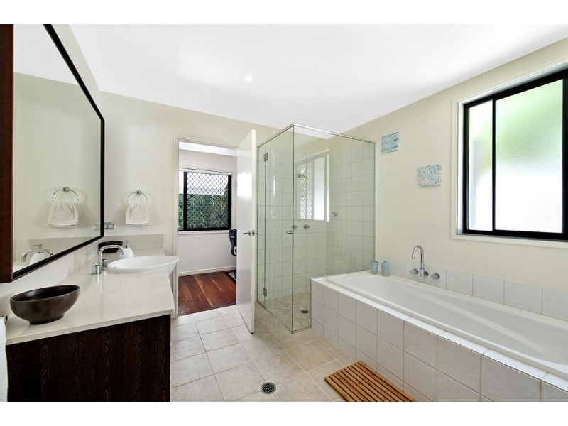 6 Brindisi Ave, Isle Of Capri QLD 4217