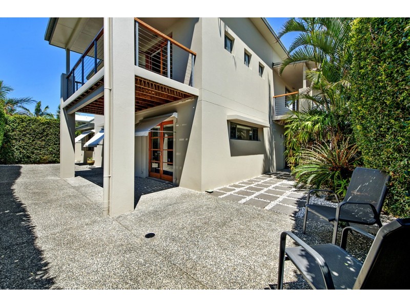 6 Brindisi Ave, Isle Of Capri QLD 4217