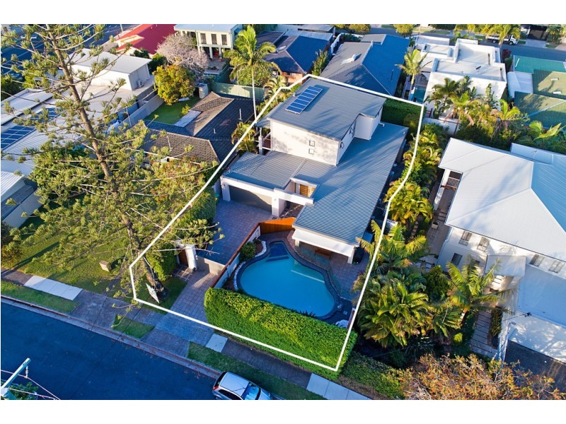 6 Brindisi Ave, Isle Of Capri QLD 4217