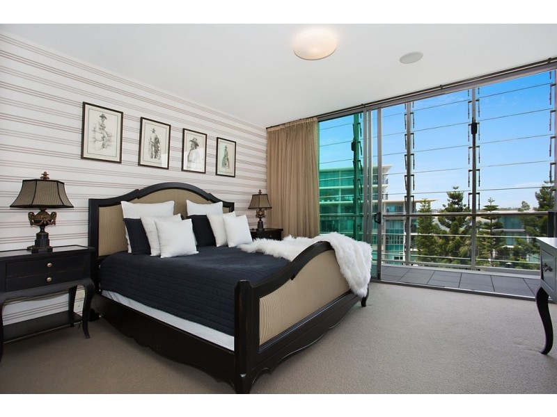 5601 Ephraim Island, Paradise Point QLD 4216