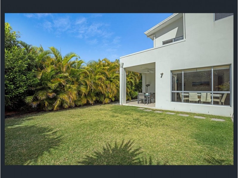 2/30 Heights Drive, Robina QLD 4226