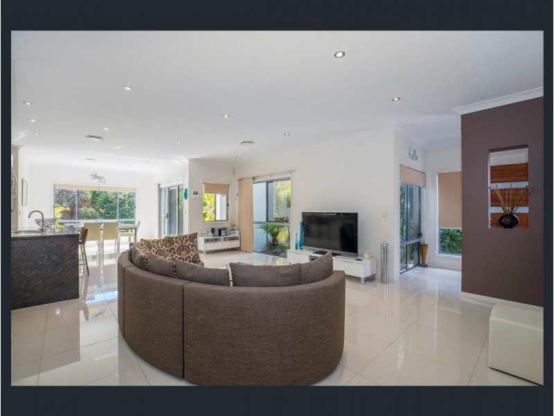 2/30 Heights Drive, Robina QLD 4226
