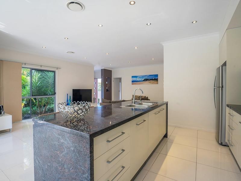 2/30 Heights Drive, Robina QLD 4226