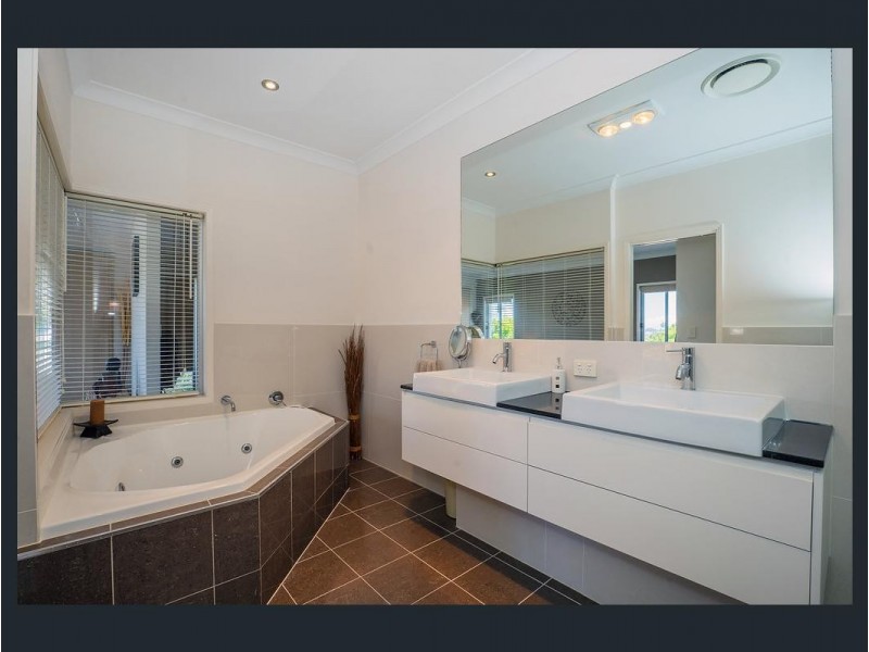 2/30 Heights Drive, Robina QLD 4226