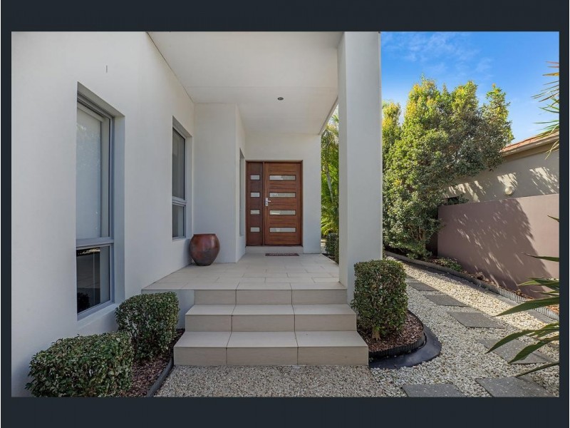 2/30 Heights Drive, Robina QLD 4226