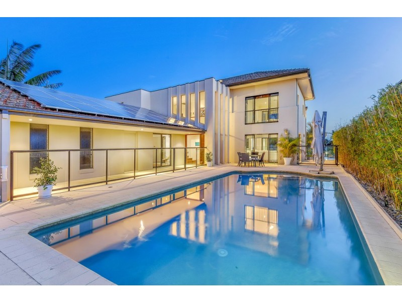 12 Glenbrook Avenue, Benowa Waters QLD 4217