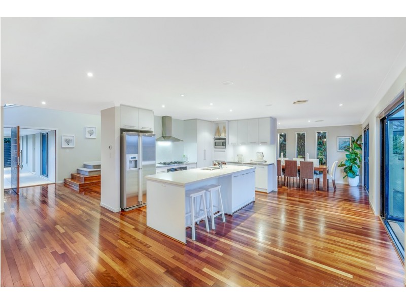 12 Glenbrook Avenue, Benowa Waters QLD 4217