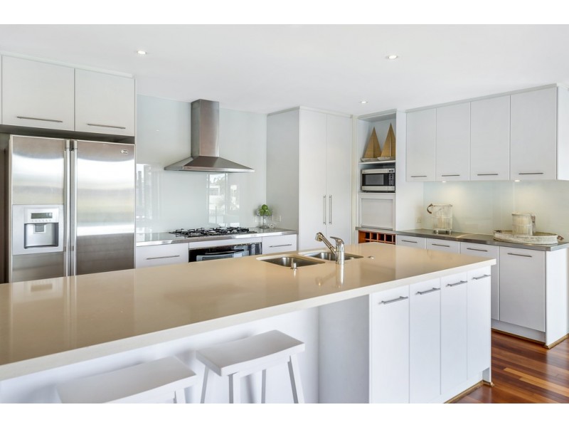 12 Glenbrook Avenue, Benowa Waters QLD 4217