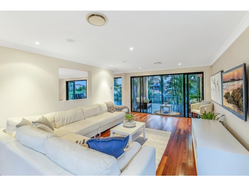 12 Glenbrook Avenue, Benowa Waters QLD 4217