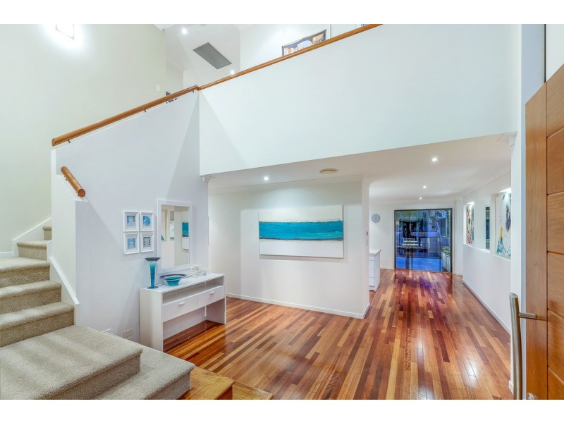 12 Glenbrook Avenue, Benowa Waters QLD 4217